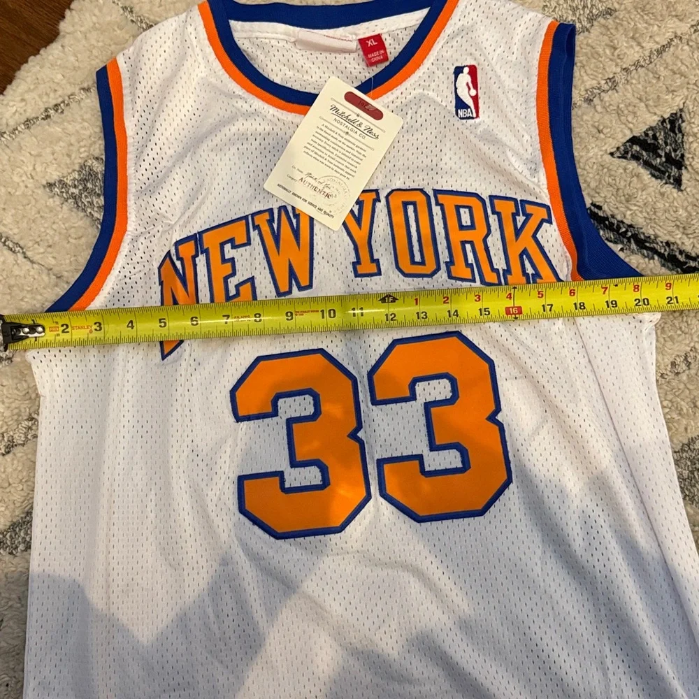 Patrick Ewing 33 Mitchell & Ness White New York Knicks throwback jersey - Picture 5 of 5